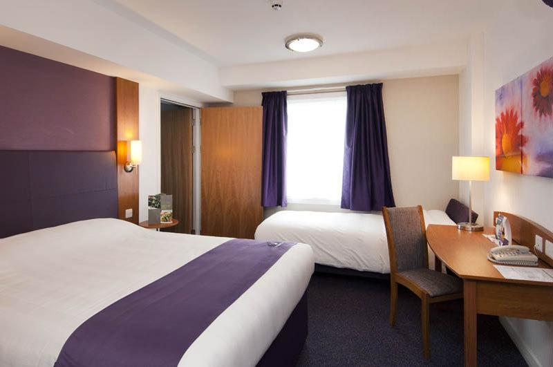 Premier Inn Фроум Экстерьер фото